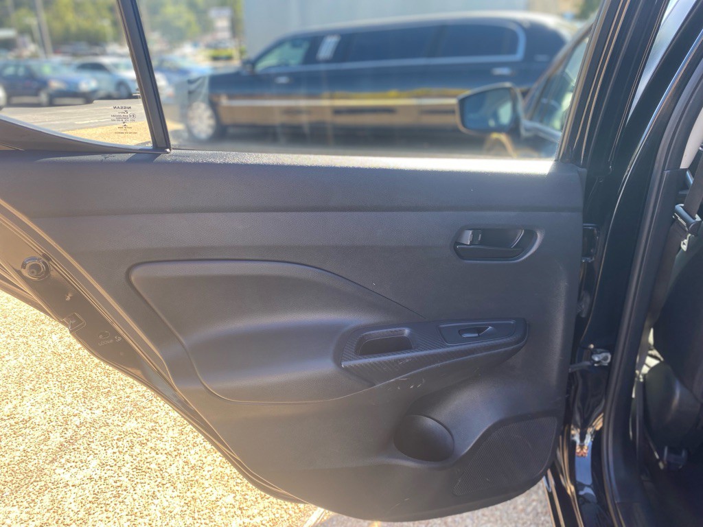 2021 Nissan Versa Image 17