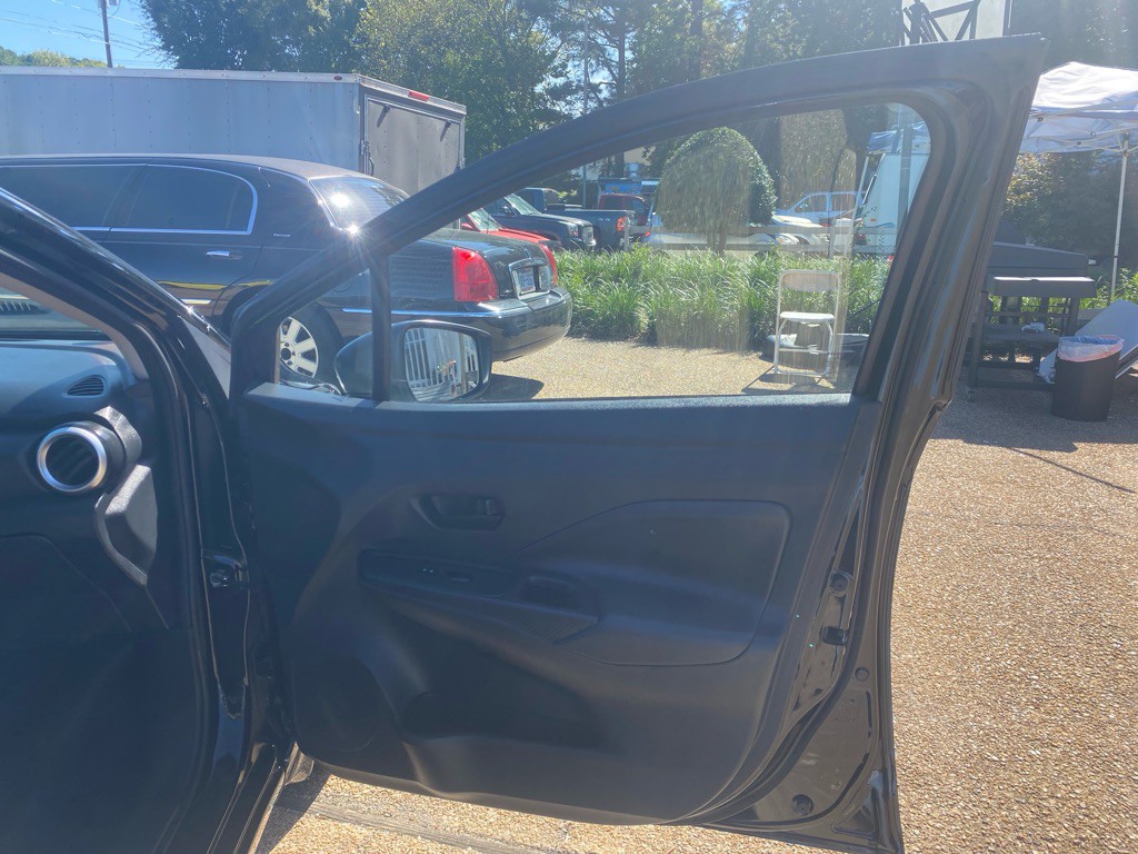 2021 Nissan Versa Image 25