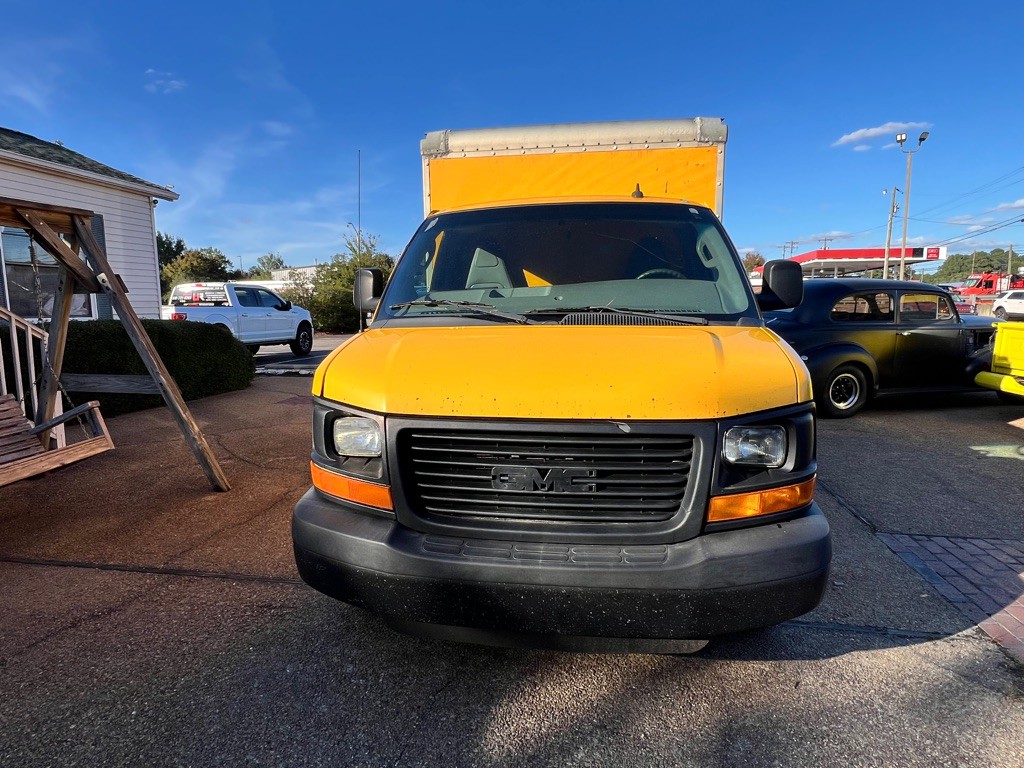 2016 GMC Savana Image 2