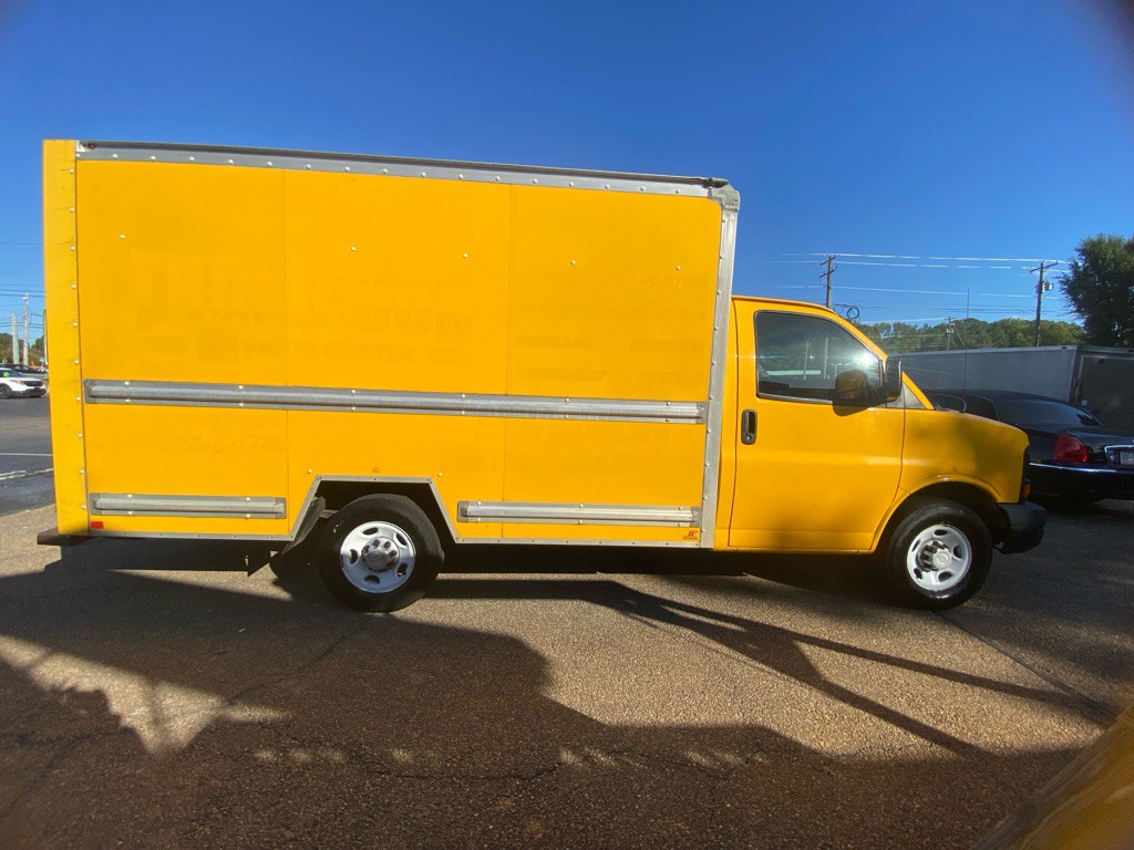 2016 GMC Savana Image 4