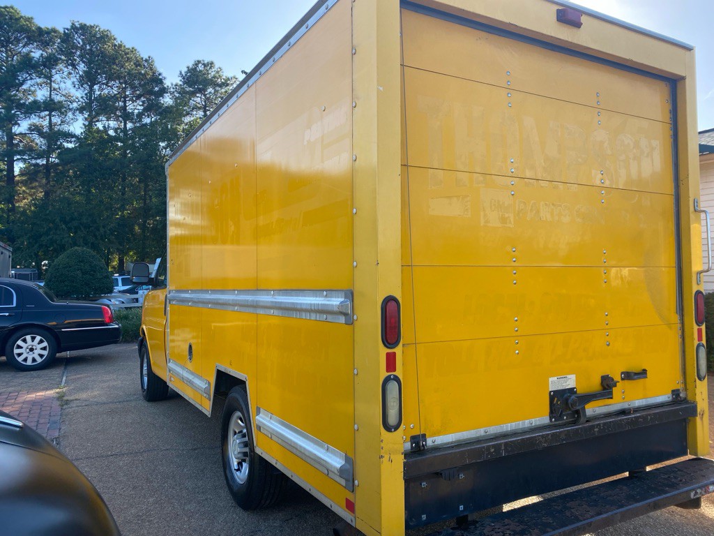 2016 GMC Savana Image 7