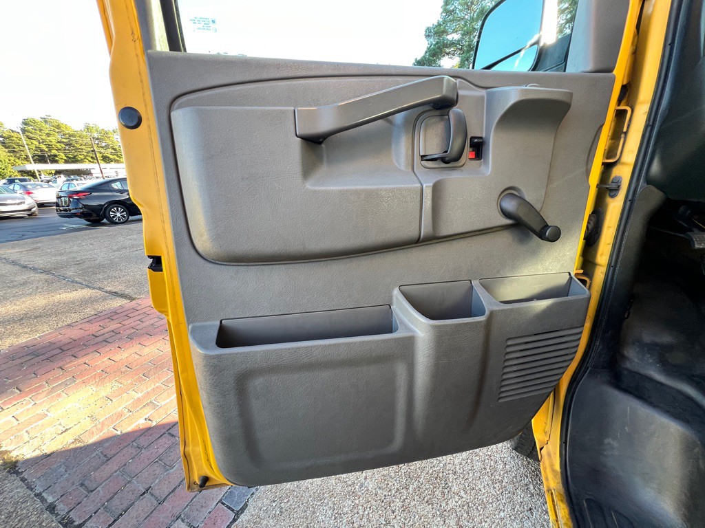 2016 GMC Savana Image 11