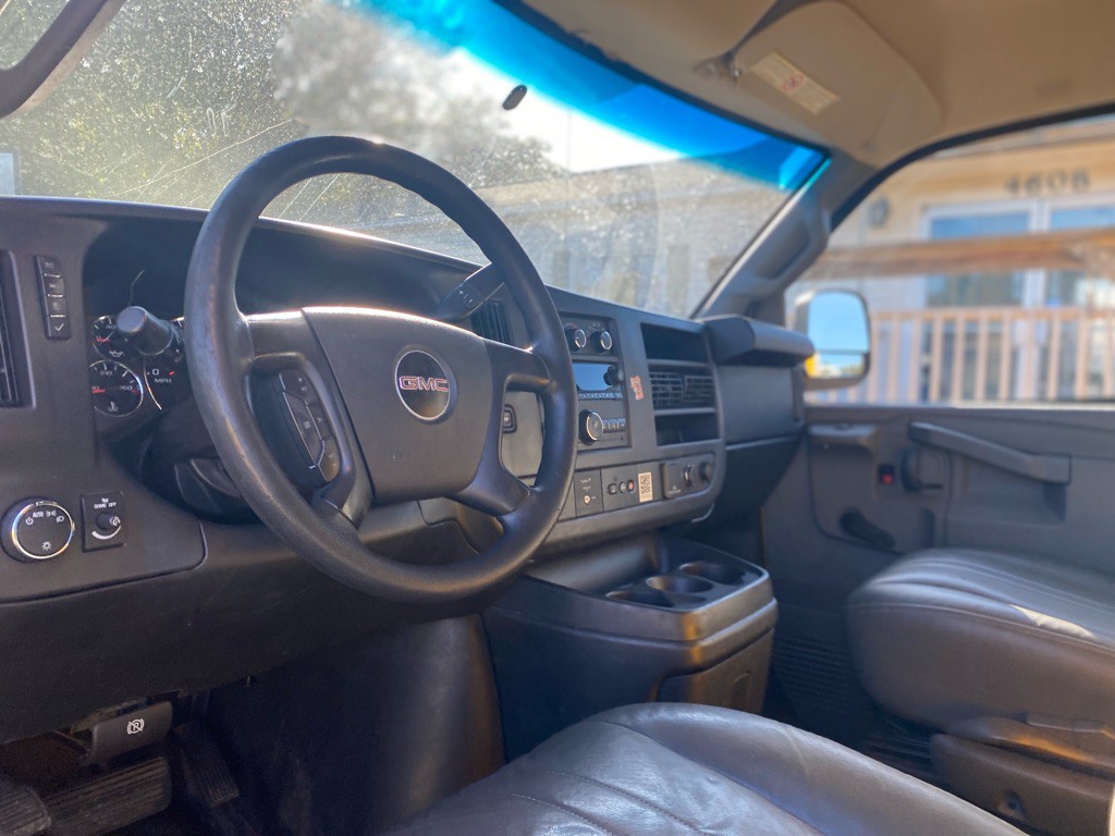 2016 GMC Savana Image 17