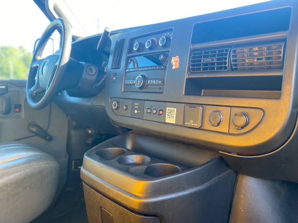 2016 GMC Savana Image 19