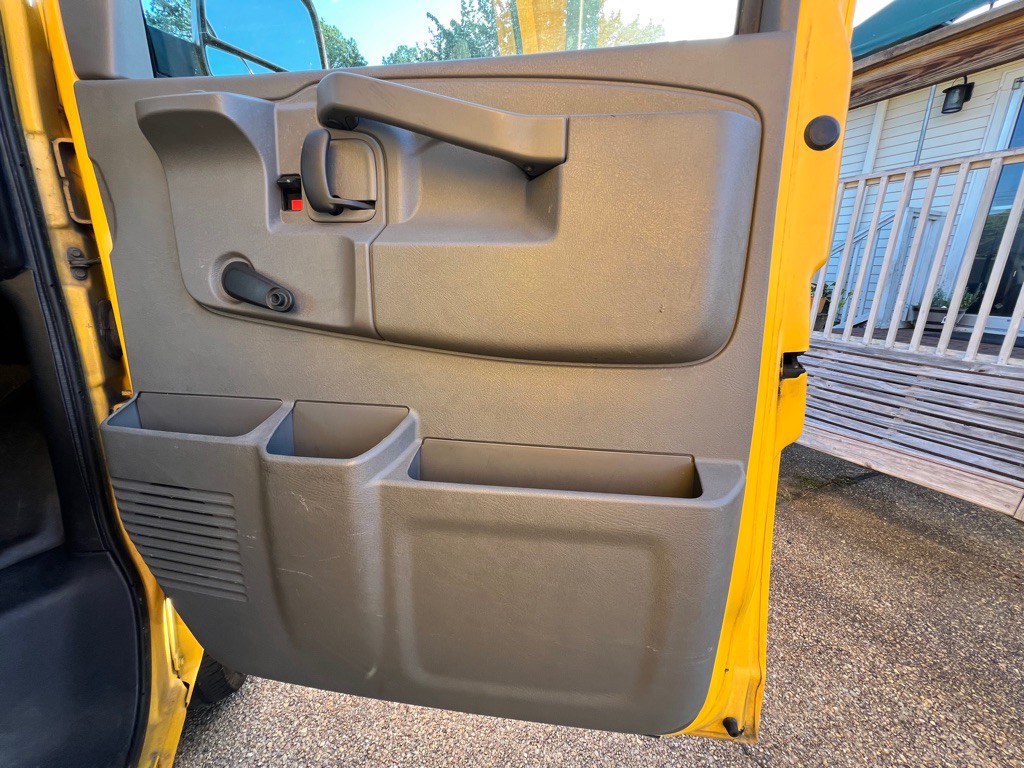 2016 GMC Savana Image 20