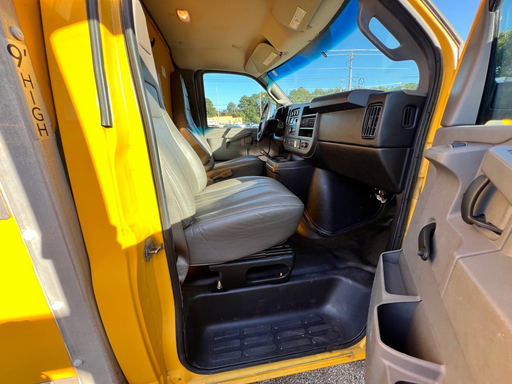2016 GMC Savana Image 21