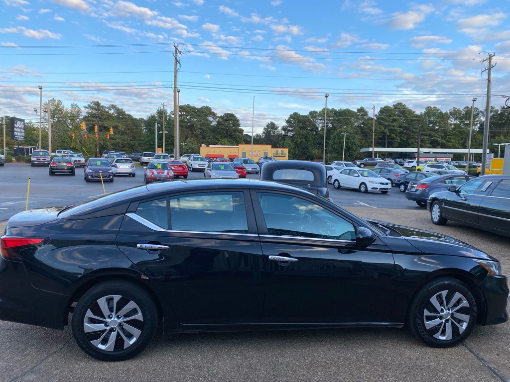 2020 Nissan Altima Image 4