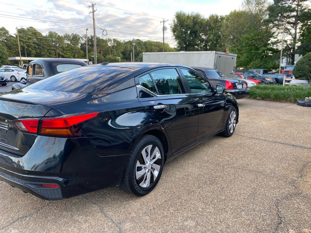 2020 Nissan Altima Image 5