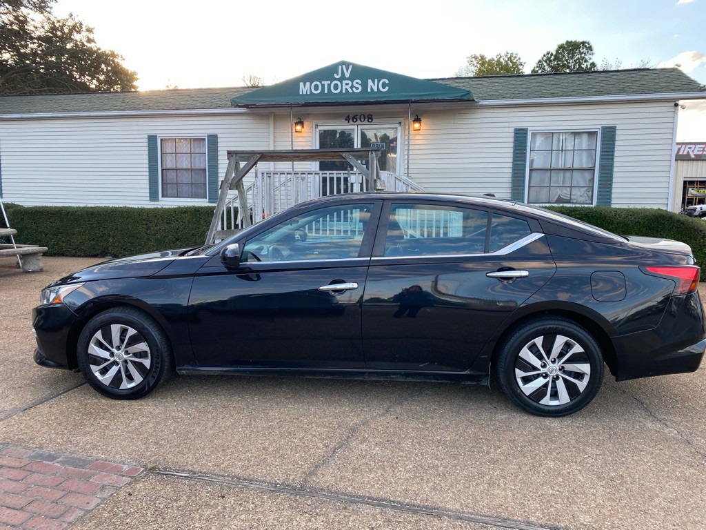 2020 Nissan Altima Image 8