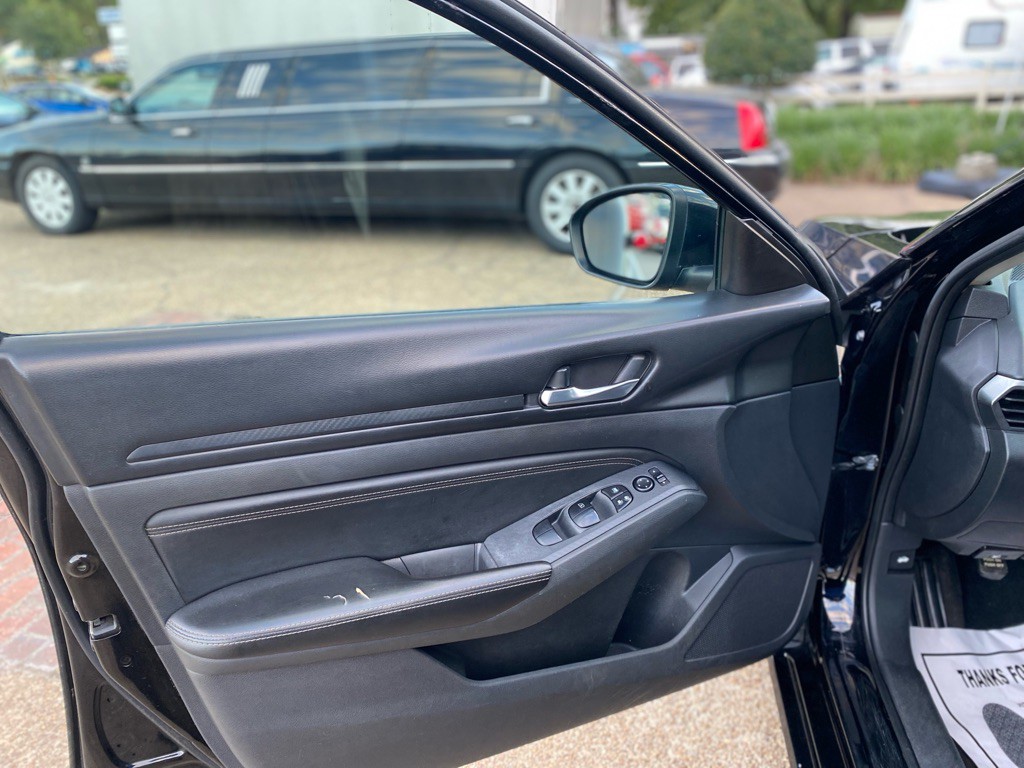 2020 Nissan Altima Image 9