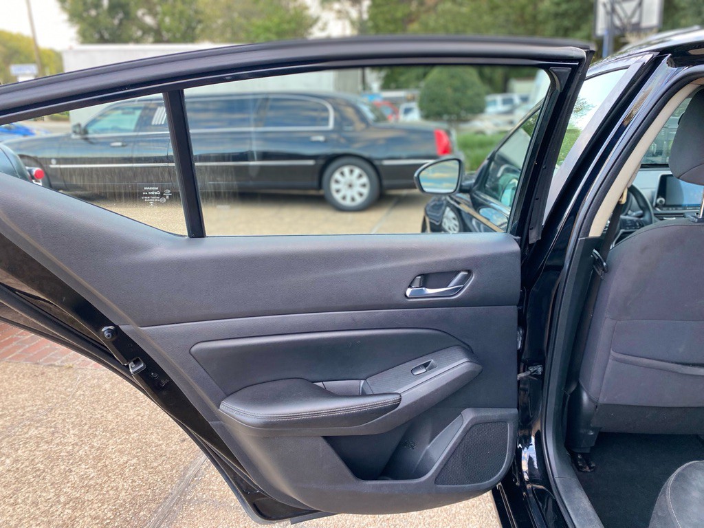 2020 Nissan Altima Image 15