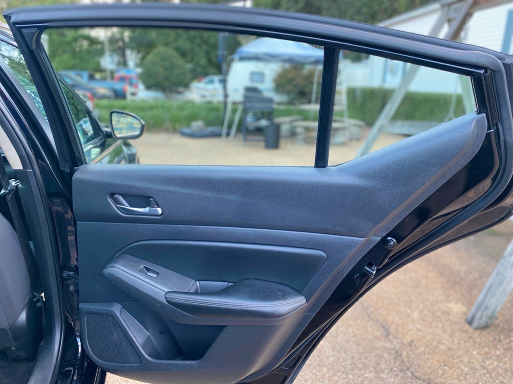 2020 Nissan Altima Image 17