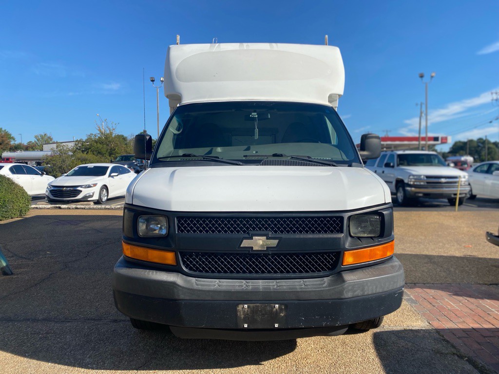 2013 Chevrolet Express Image 2