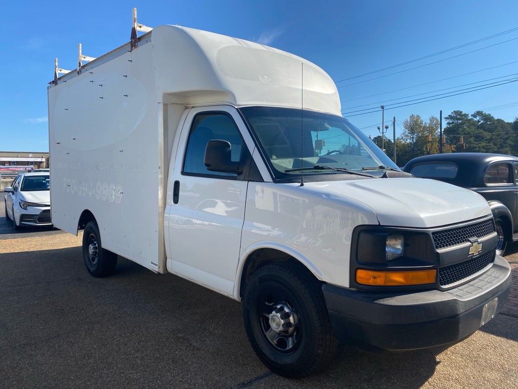 2013 Chevrolet Express Image 3