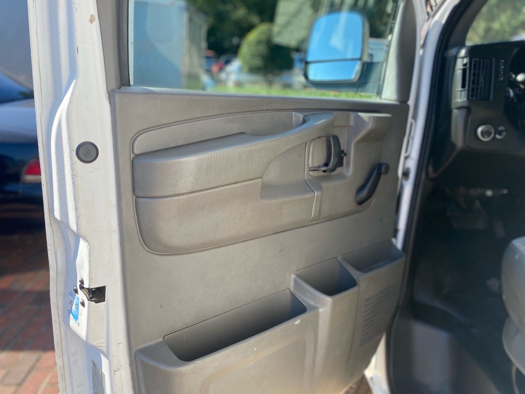 2013 Chevrolet Express Image 10