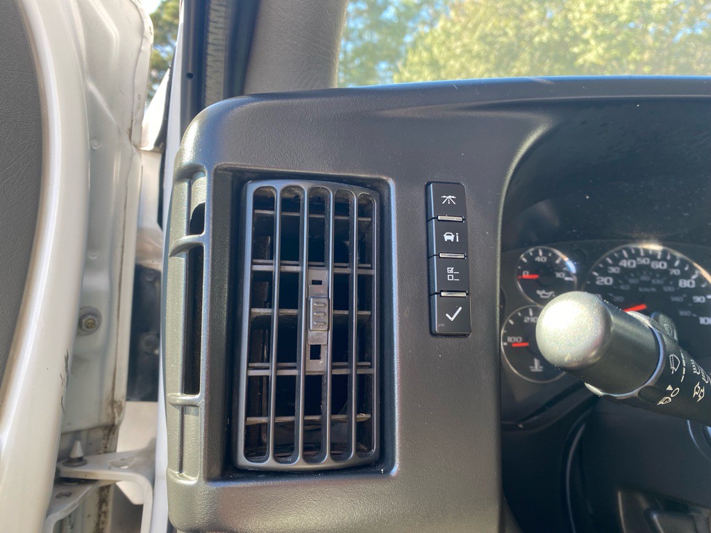 2013 Chevrolet Express Image 12