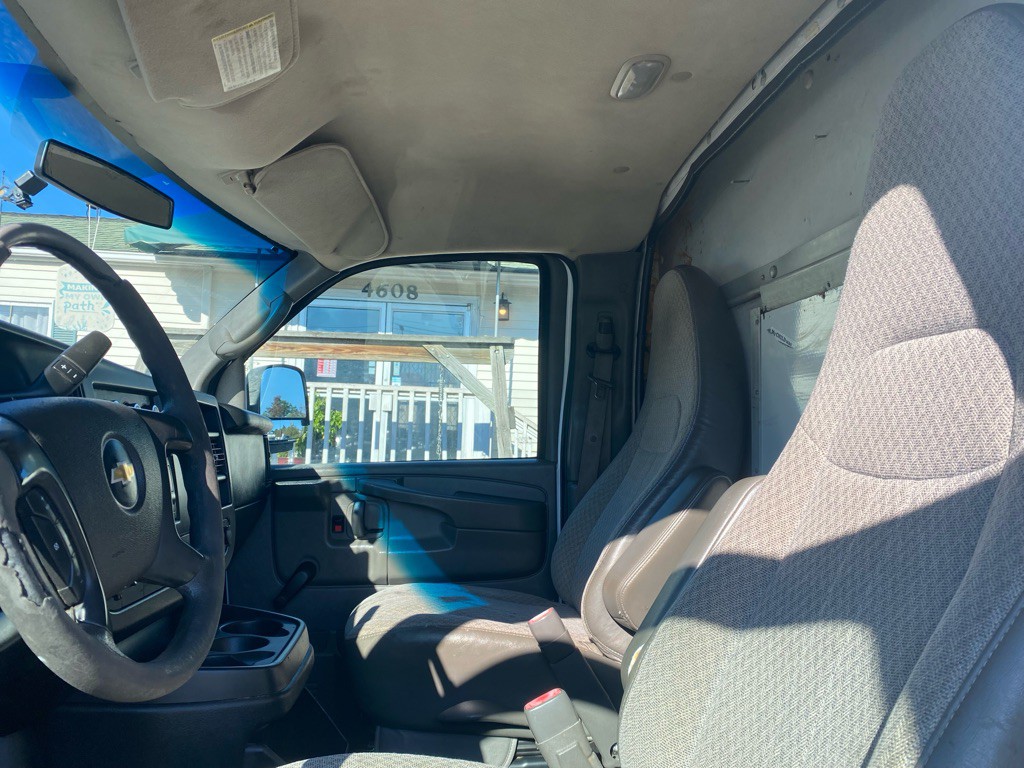 2013 Chevrolet Express Image 16