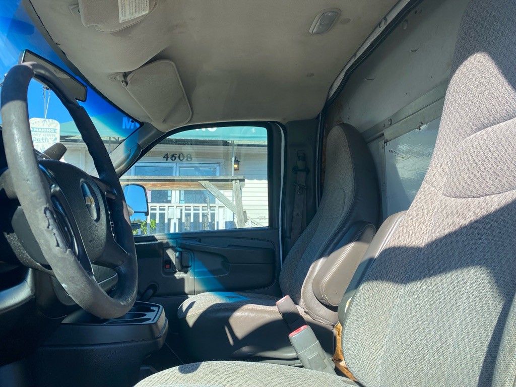 2013 Chevrolet Express Image 17