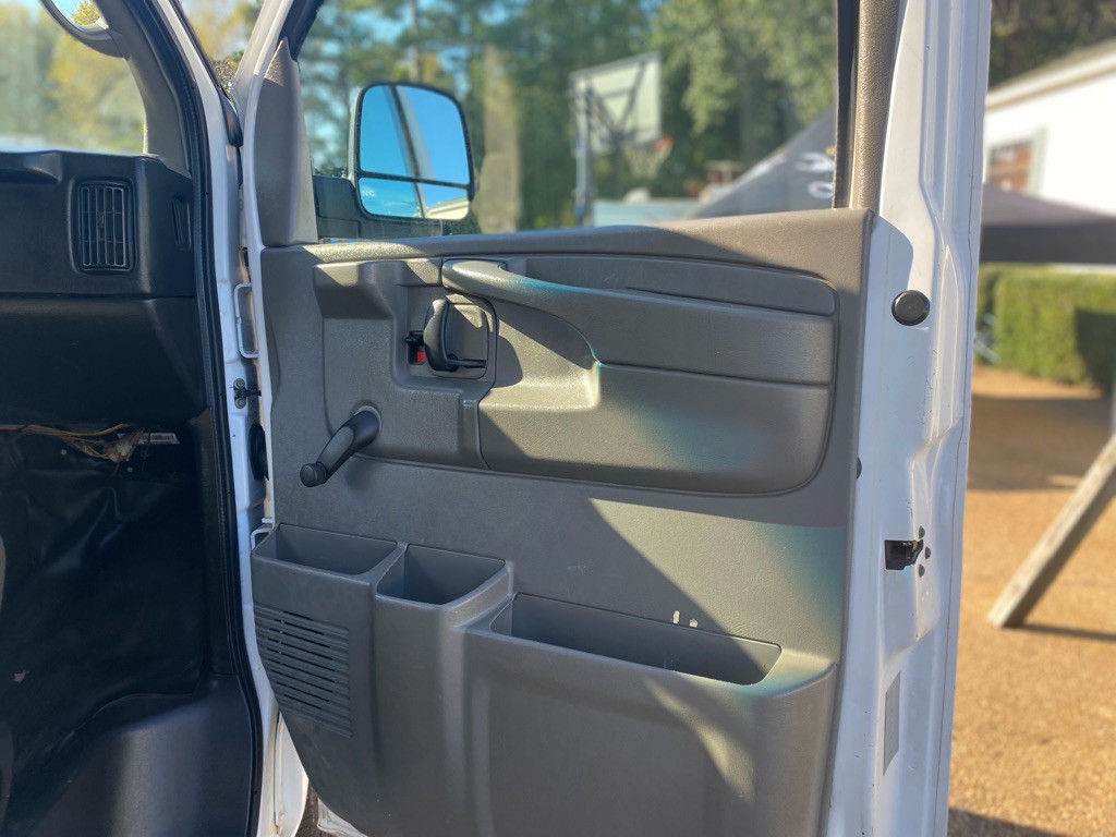 2013 Chevrolet Express Image 18