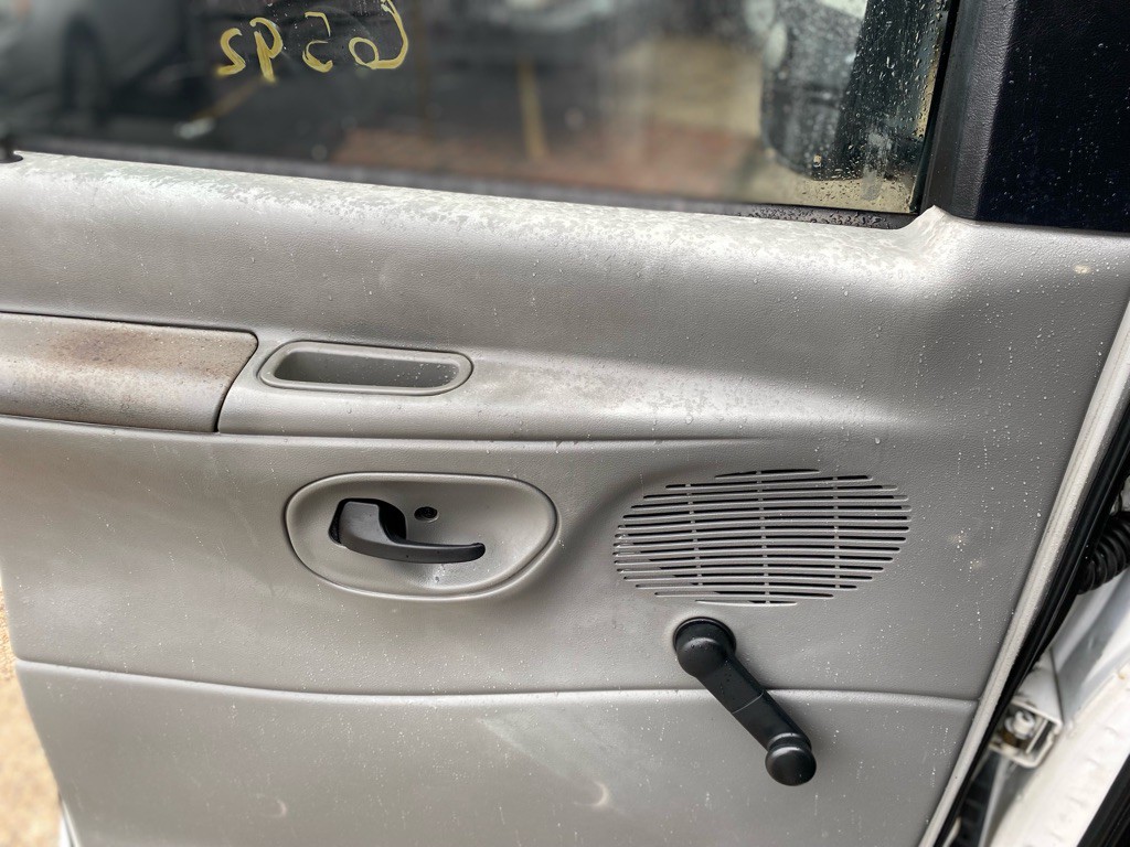 2004 Ford Econoline Image 10