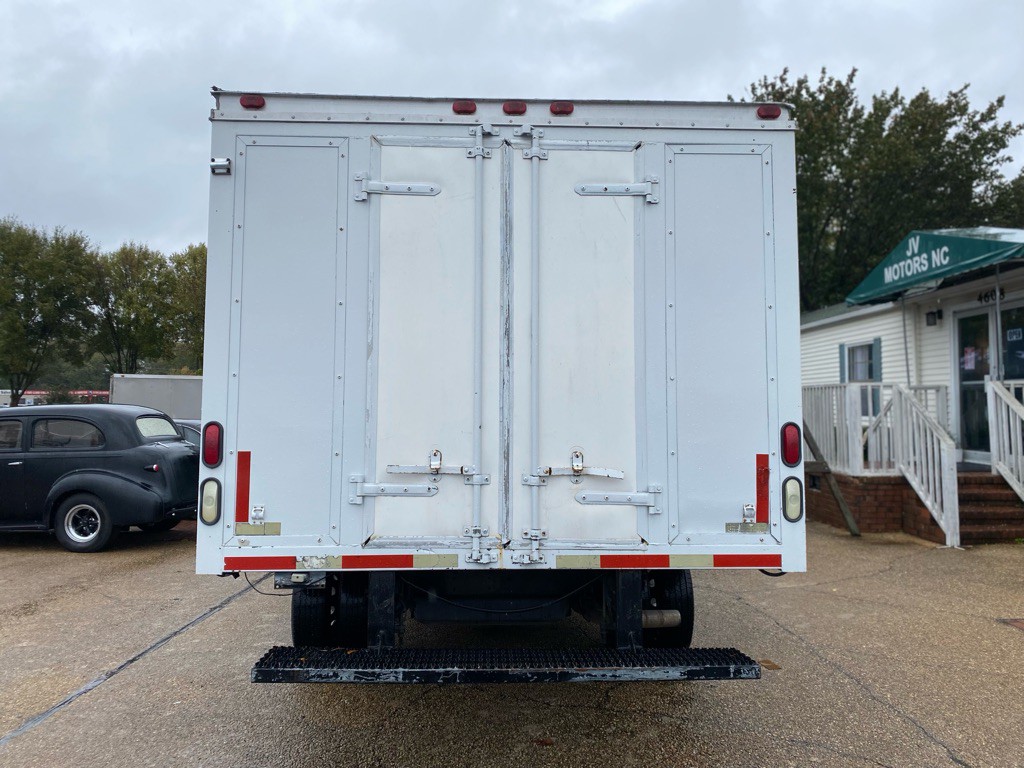 2004 Ford Econoline Image 6