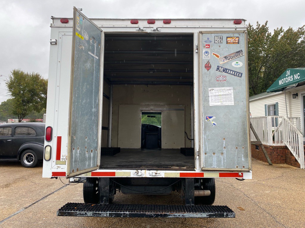 2004 Ford Econoline Image 7