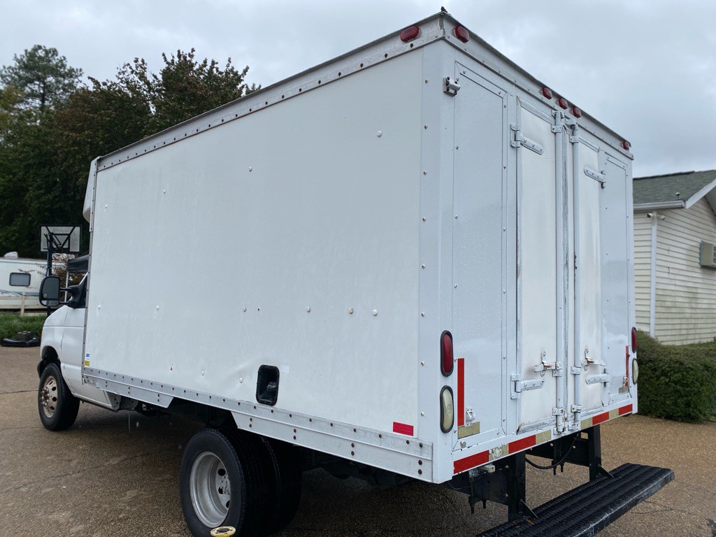 2004 Ford Econoline Image 8