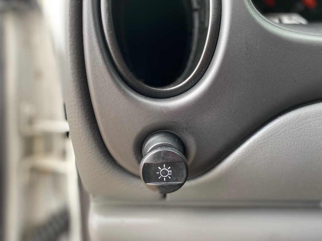 2004 Ford Econoline Image 11