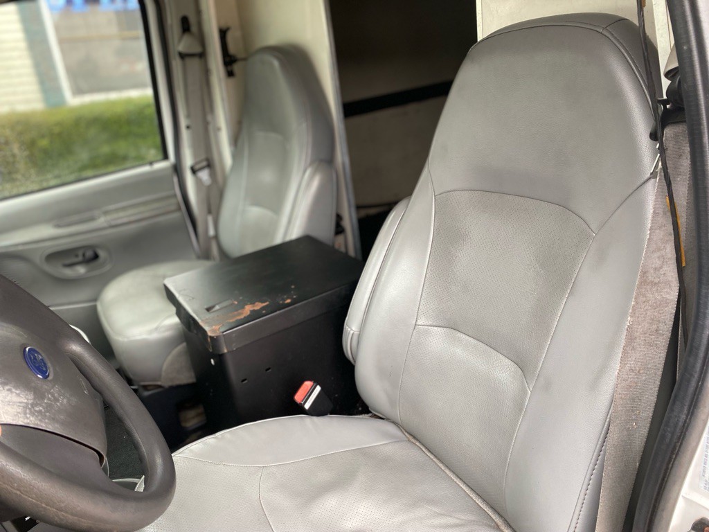 2004 Ford Econoline Image 13