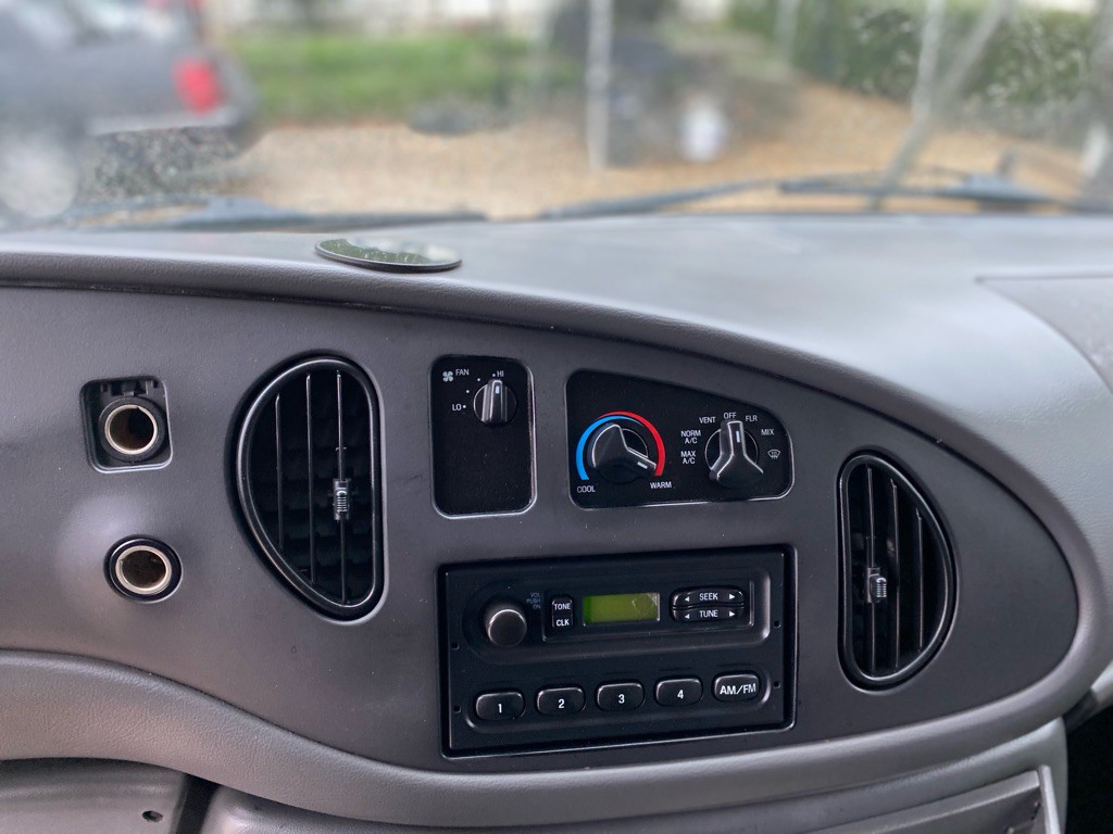 2004 Ford Econoline Image 14