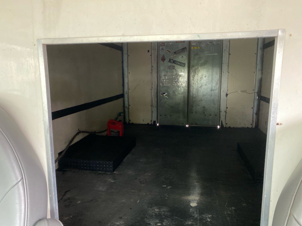 2004 Ford Econoline Image 17