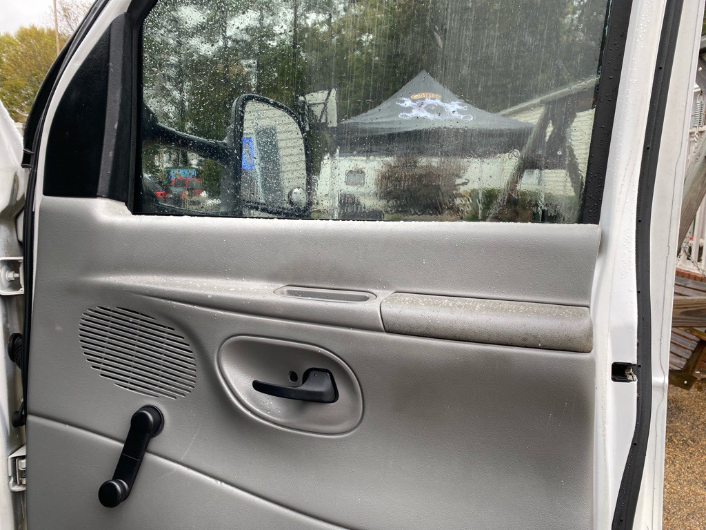 2004 Ford Econoline Image 19