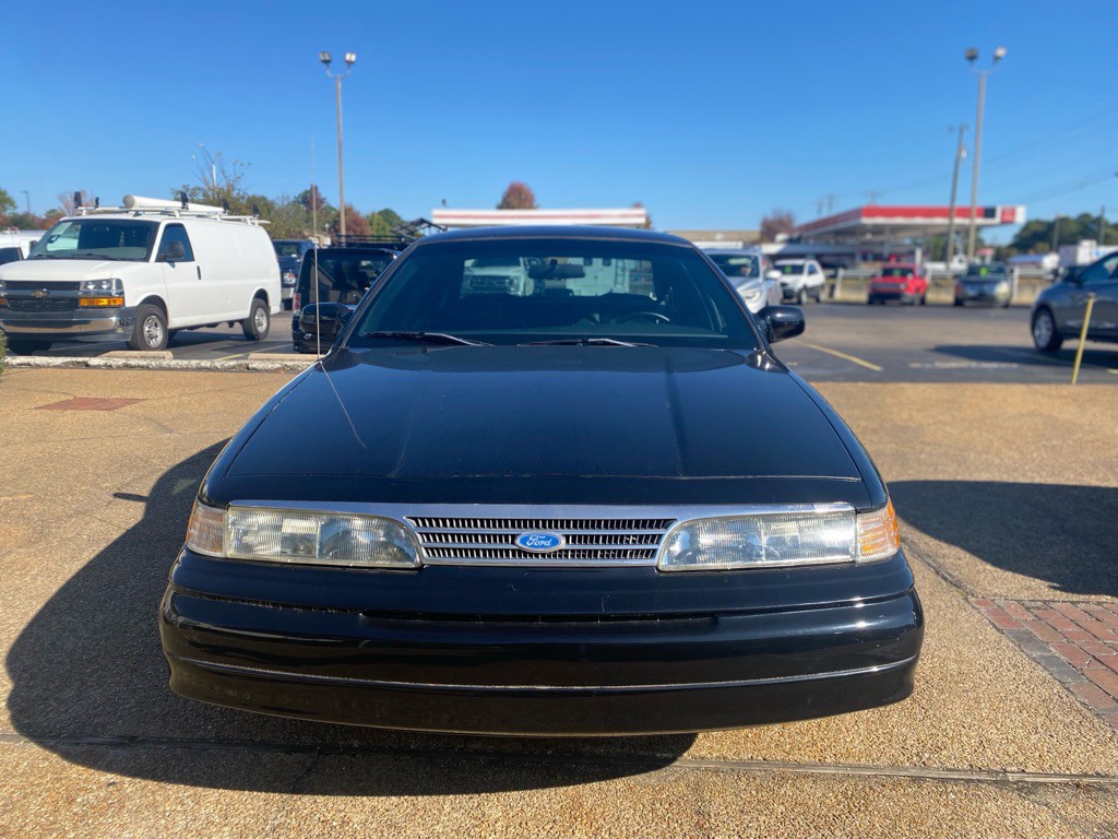 1994 Ford Crown Victoria Image 2
