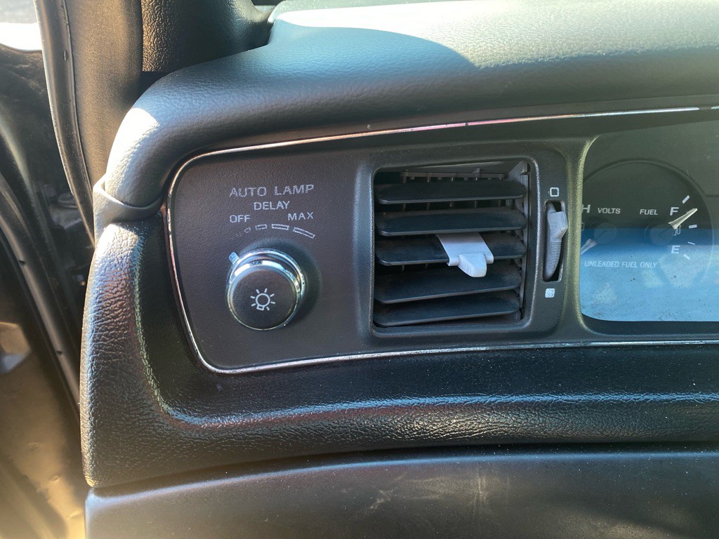 1994 Ford Crown Victoria Image 12