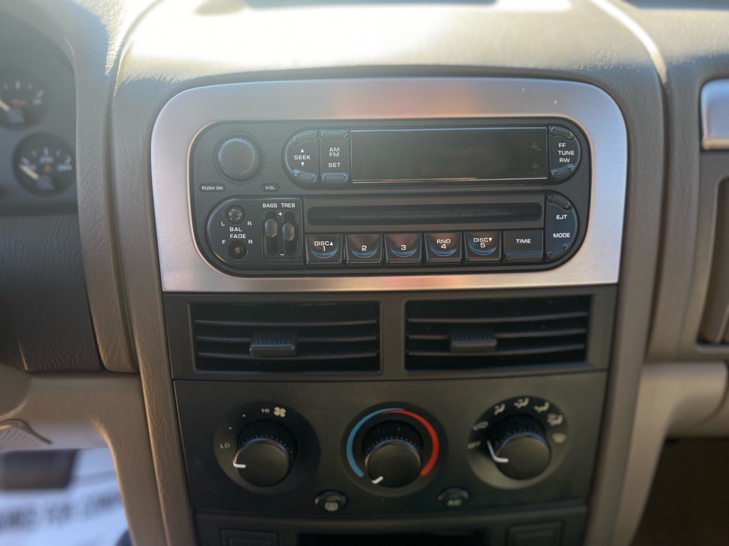 2004 Jeep Grand Cherokee Image 12