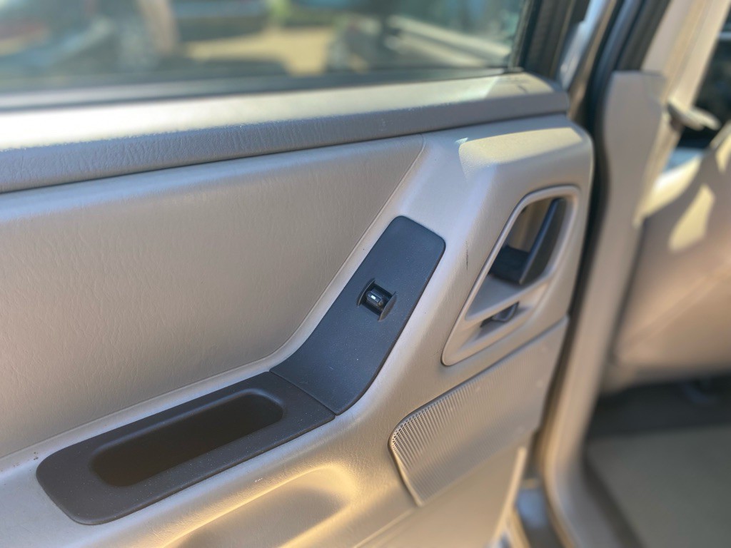 2004 Jeep Grand Cherokee Image 17