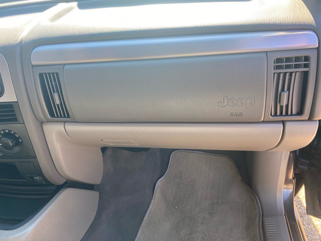 2004 Jeep Grand Cherokee Image 24