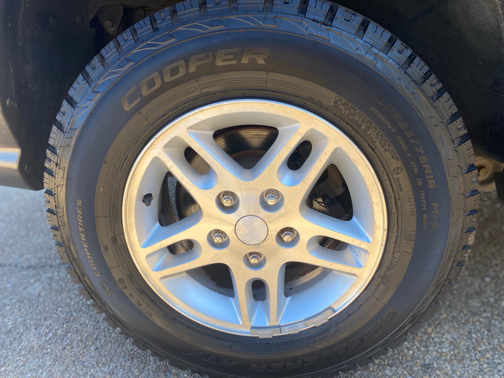 2004 Jeep Grand Cherokee Image 25