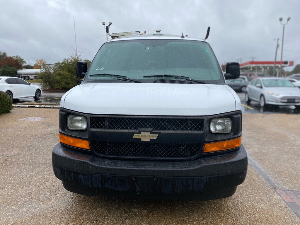 2017 Chevrolet Express Image 2