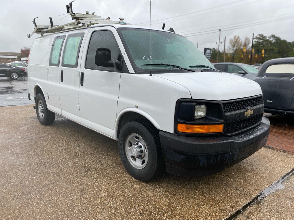 2017 Chevrolet Express Image 3