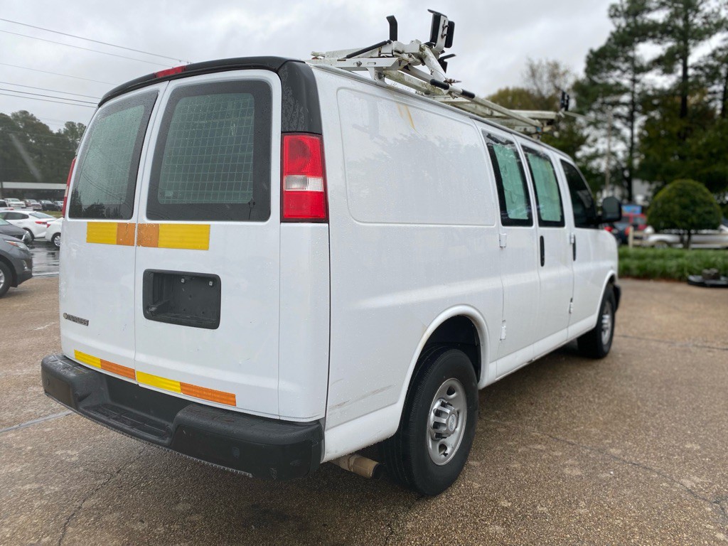 2017 Chevrolet Express Image 5