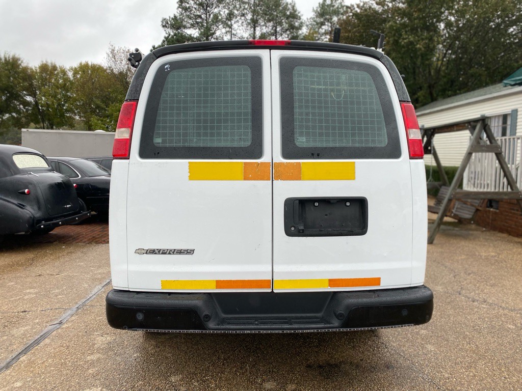 2017 Chevrolet Express Image 6