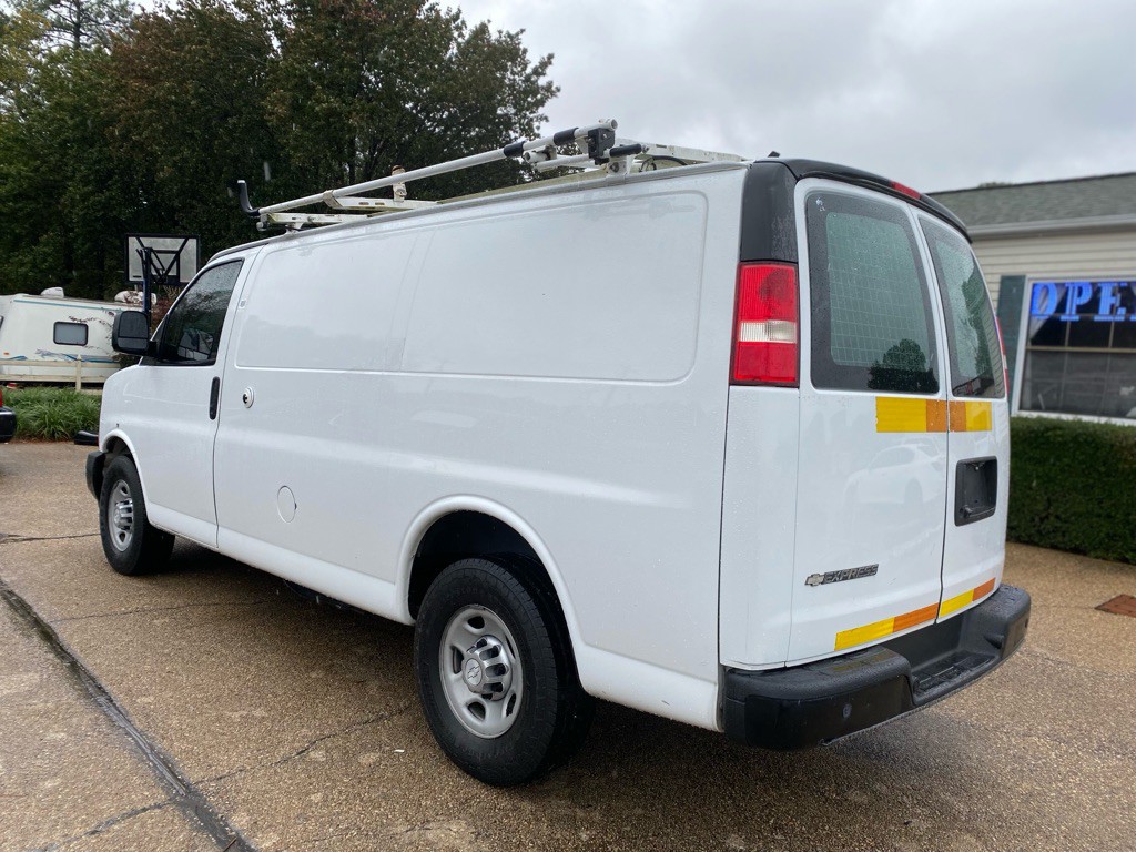 2017 Chevrolet Express Image 7