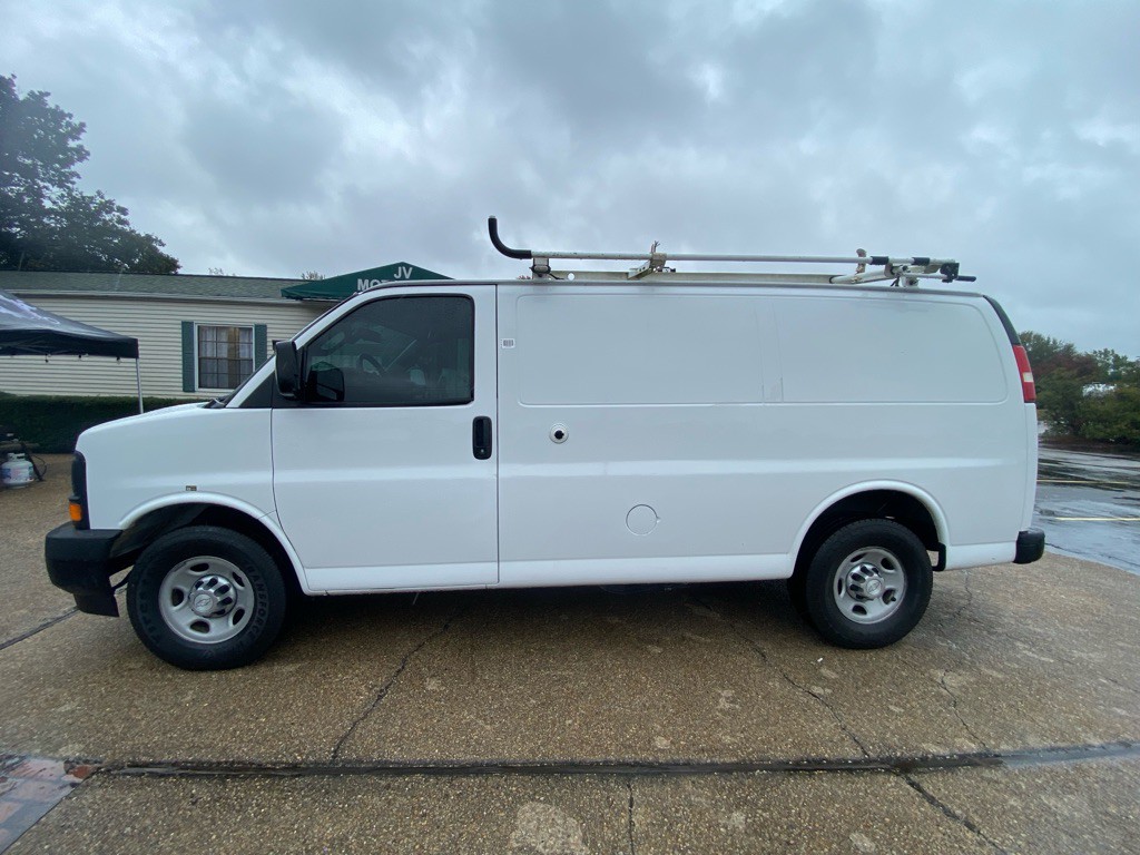2017 Chevrolet Express Image 8