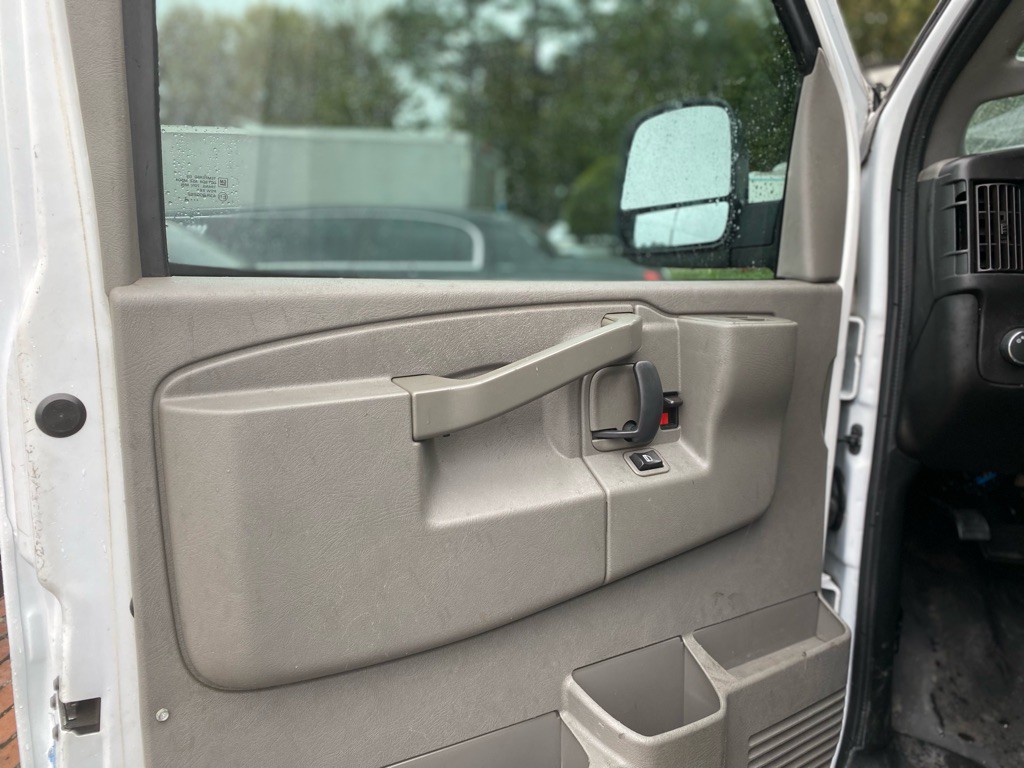 2017 Chevrolet Express Image 10