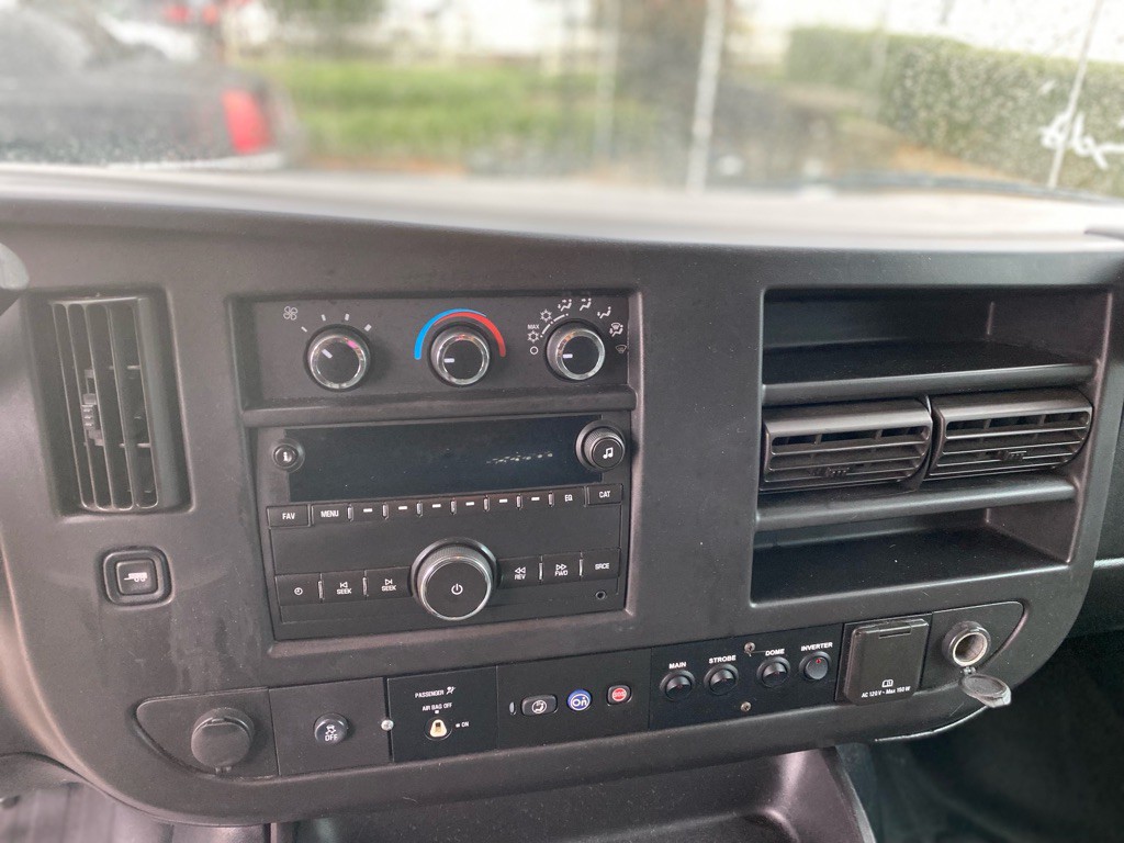 2017 Chevrolet Express Image 15