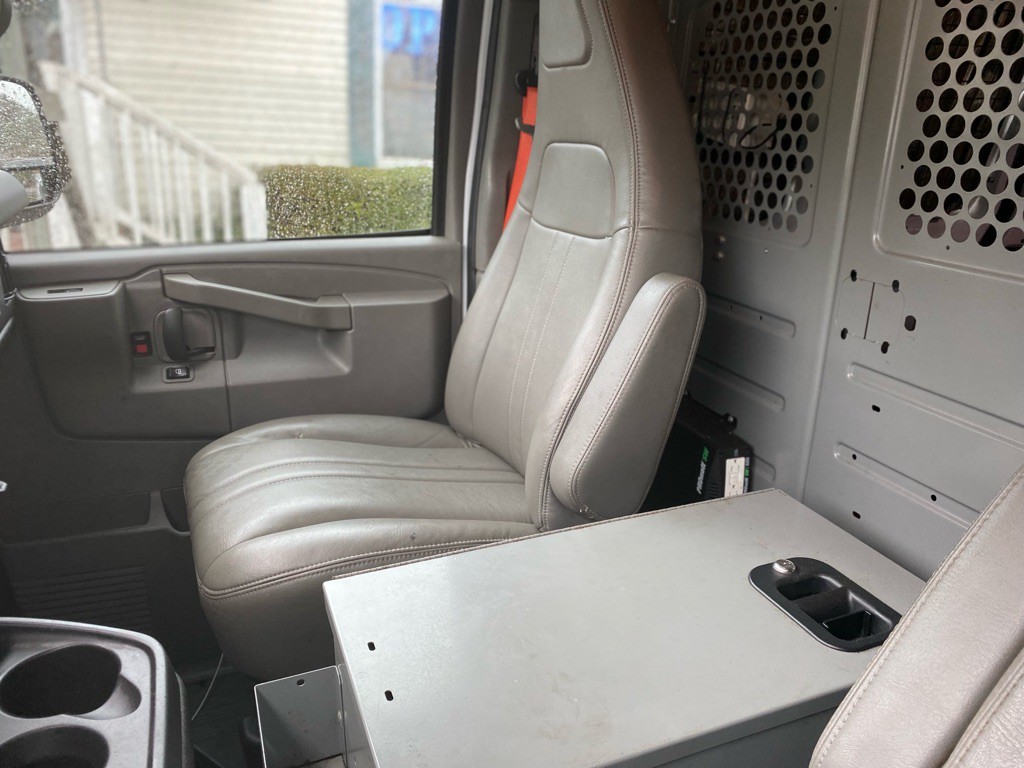 2017 Chevrolet Express Image 17