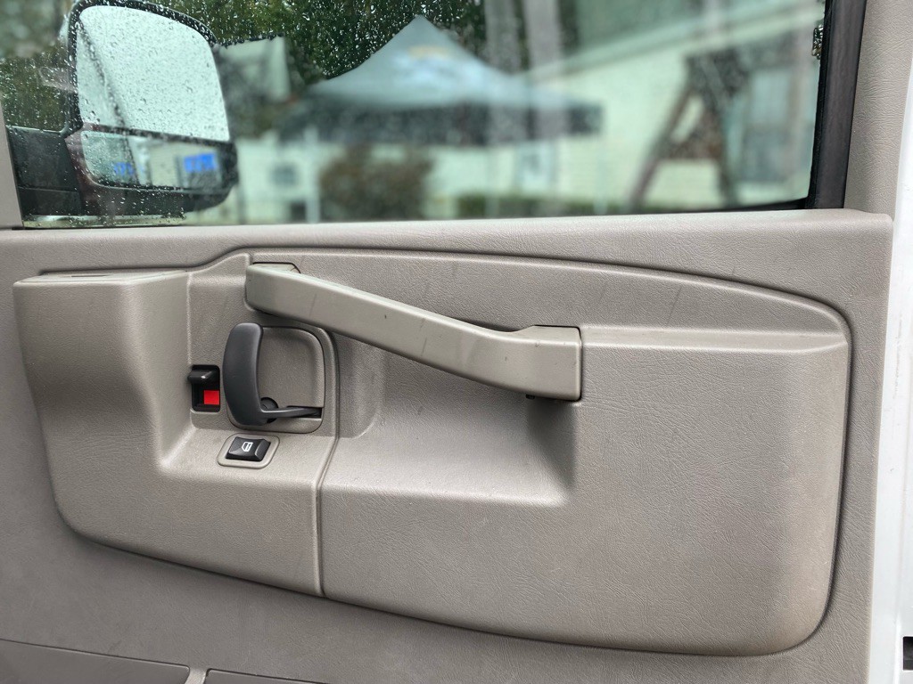 2017 Chevrolet Express Image 20