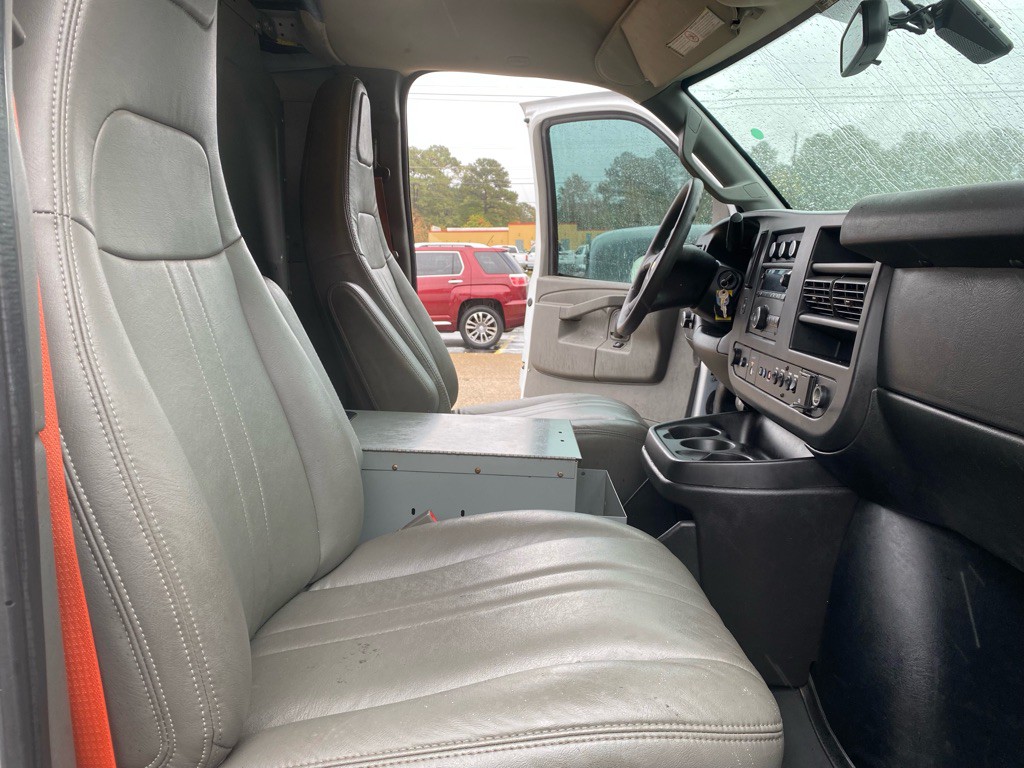 2017 Chevrolet Express Image 21