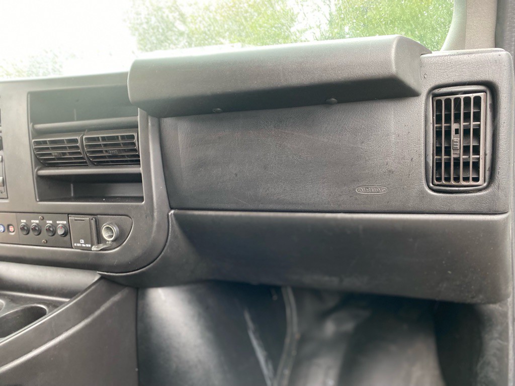 2017 Chevrolet Express Image 22